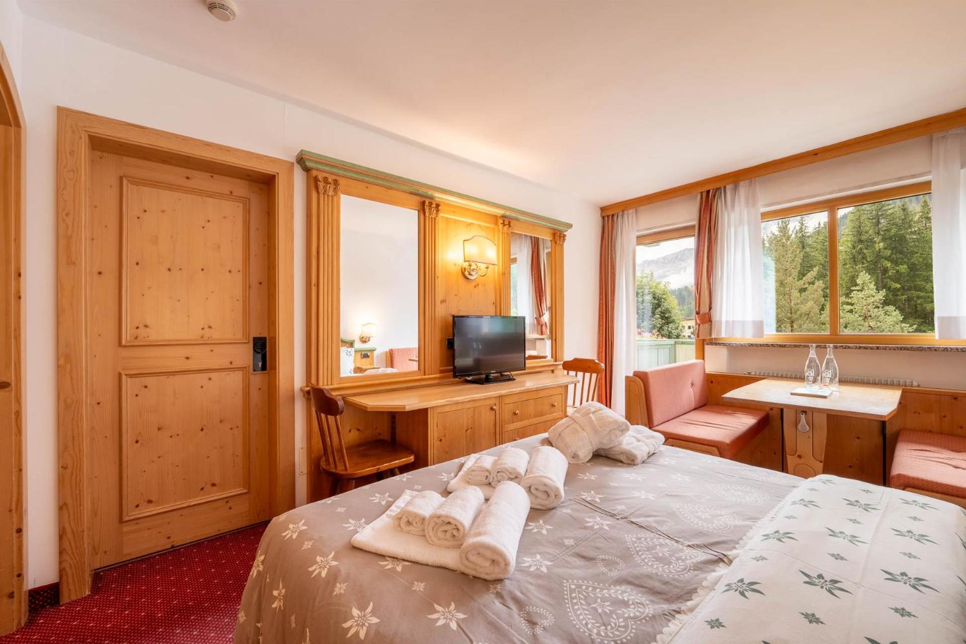 Hotel Dolomiti Schloss Canazei Dış mekan fotoğraf