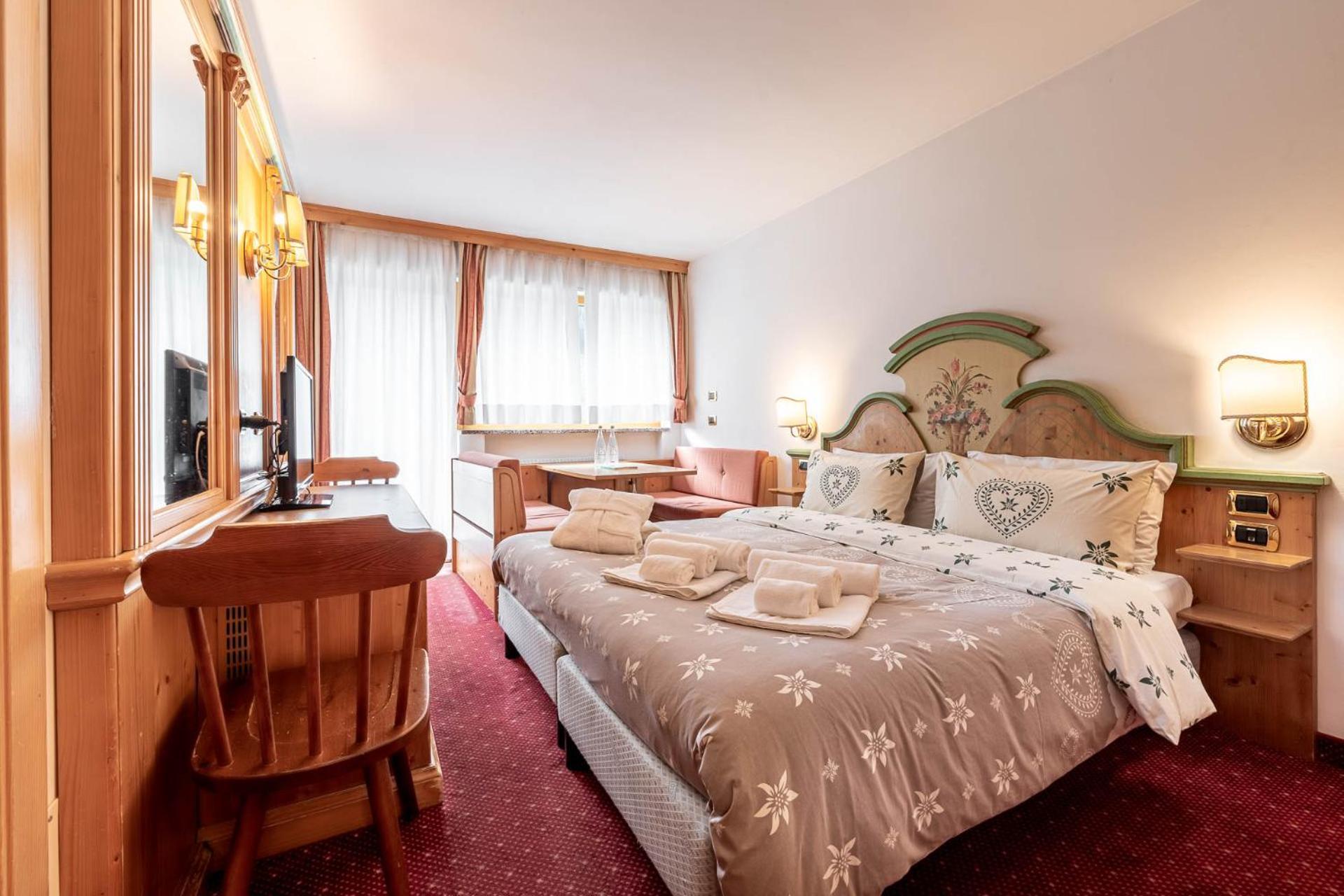 Hotel Dolomiti Schloss Canazei Dış mekan fotoğraf