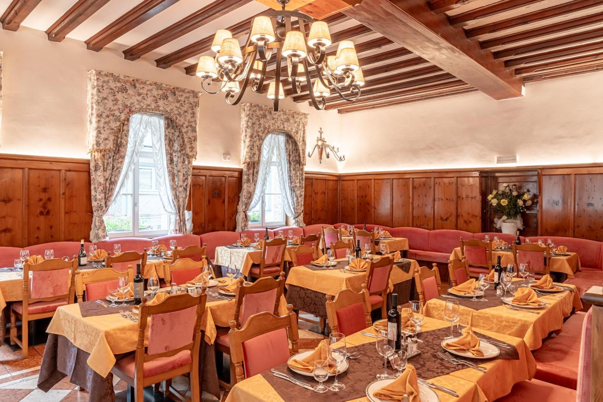 Hotel Dolomiti Schloss Canazei Dış mekan fotoğraf