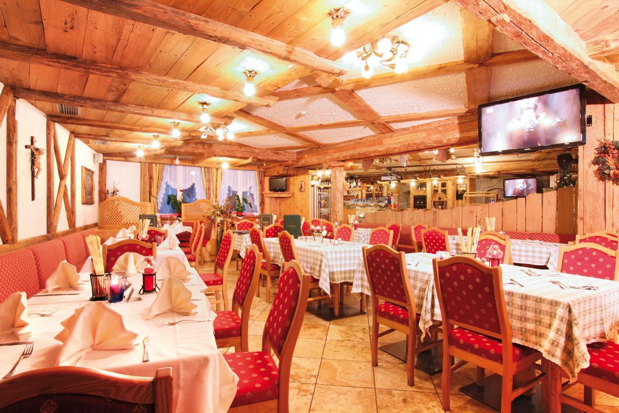 Hotel Dolomiti Schloss Canazei Dış mekan fotoğraf