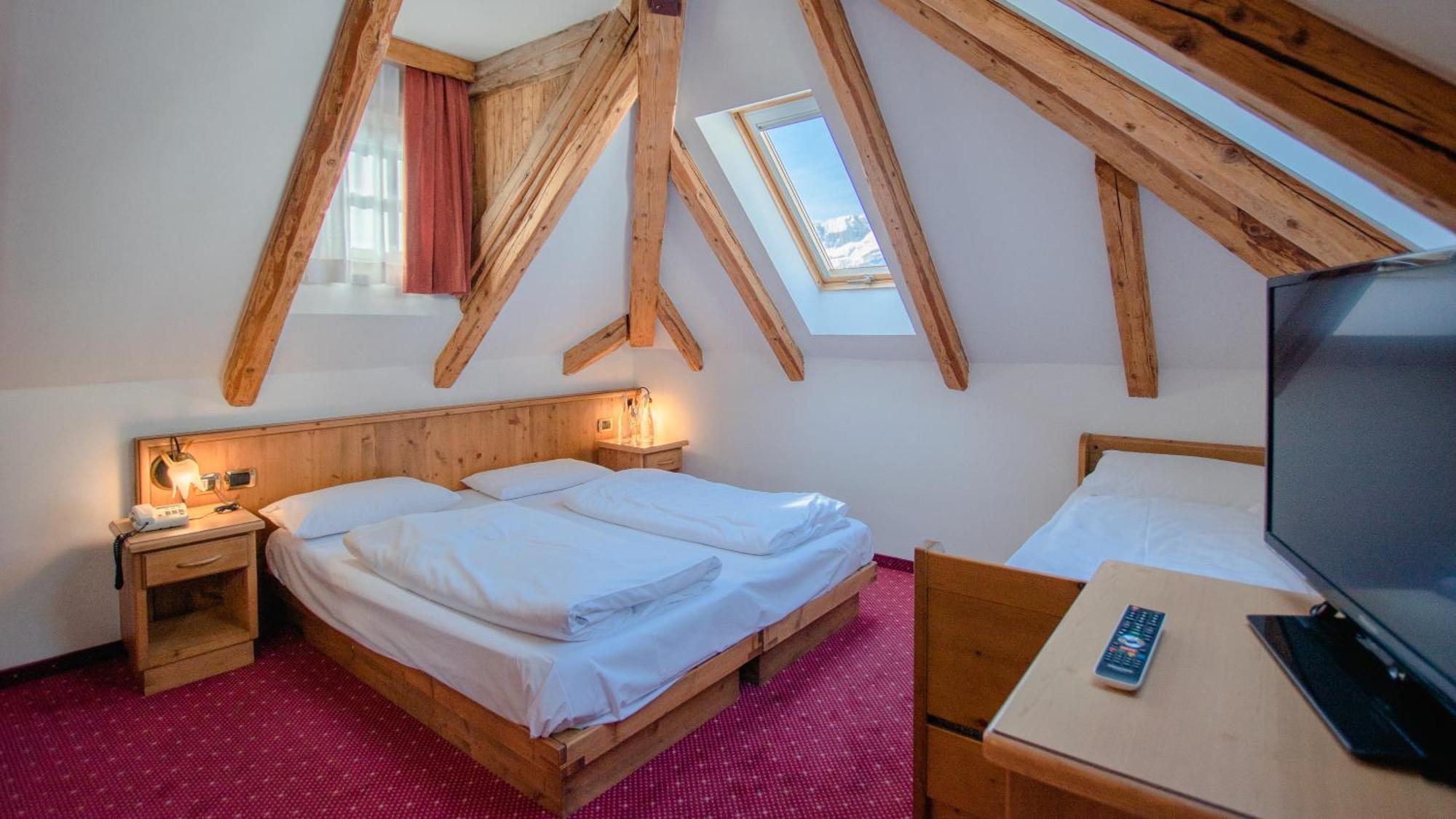 Hotel Dolomiti Schloss Canazei Dış mekan fotoğraf