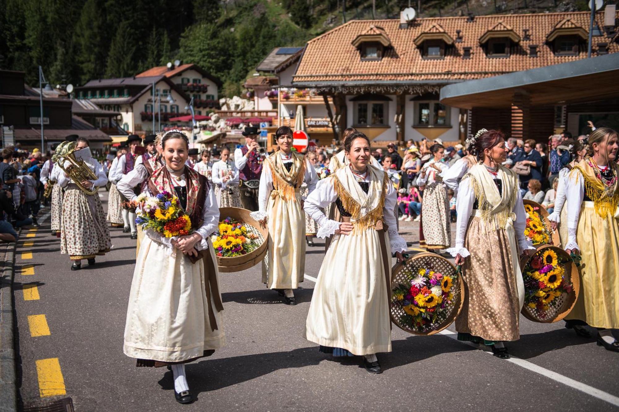 Hotel Dolomiti Schloss Canazei Dış mekan fotoğraf