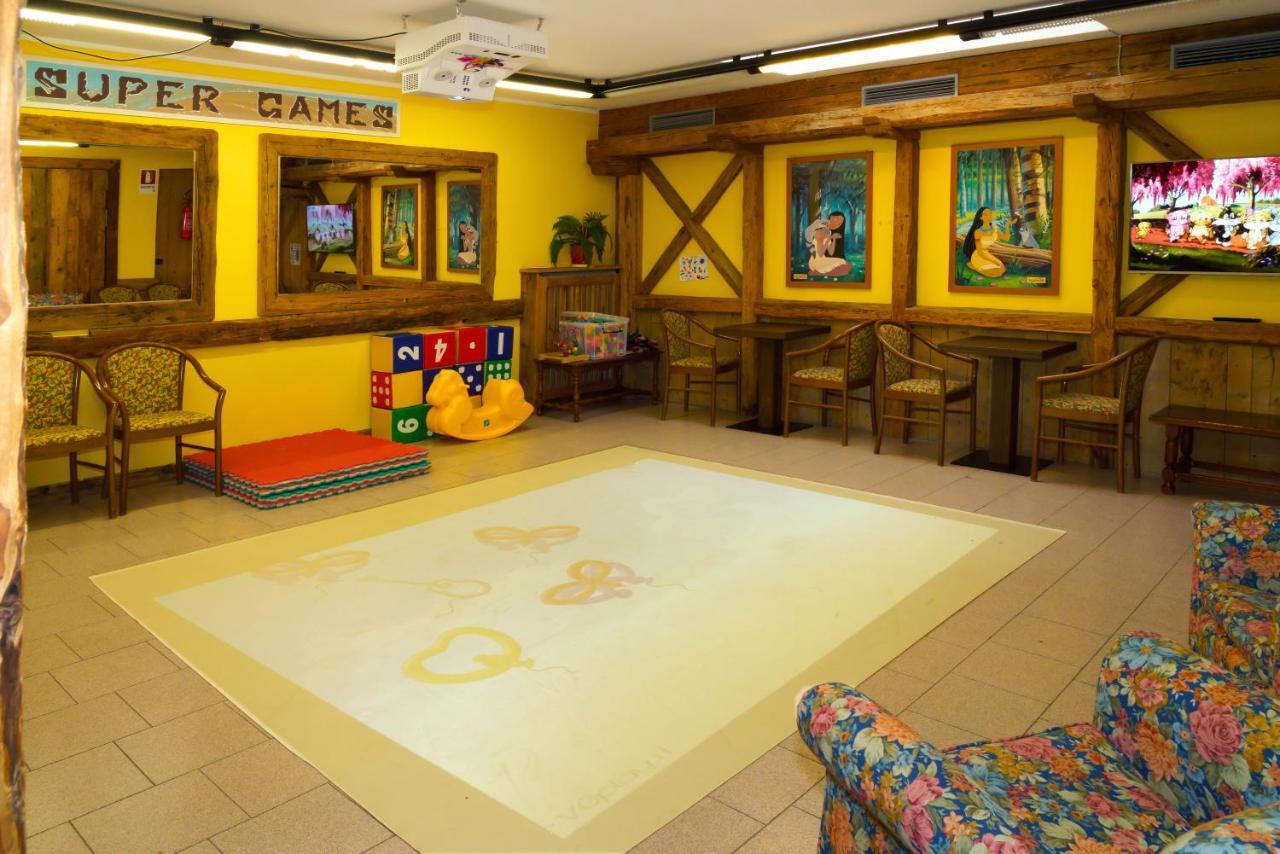 Hotel Dolomiti Schloss Canazei Dış mekan fotoğraf