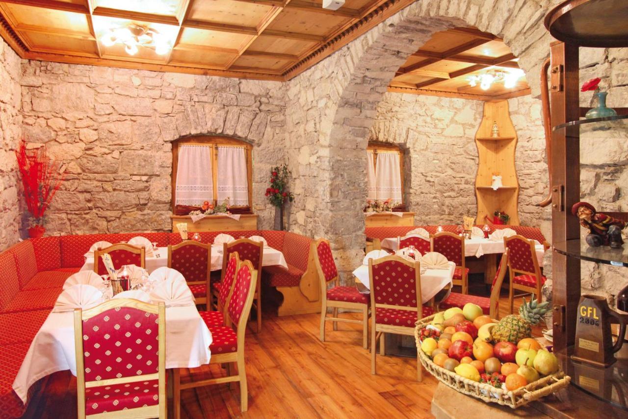 Hotel Dolomiti Schloss Canazei Dış mekan fotoğraf
